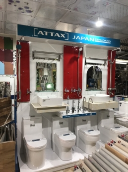 Kệ trưng bày bồn cầu, sen vòi, phụ kiện nhà tắm, vệ sinh