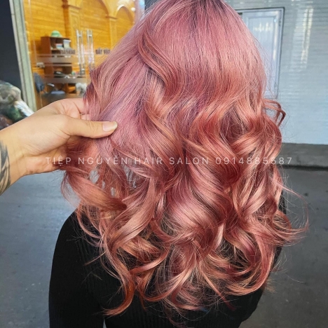 Uốn tóc xoăn sóng lơi, kiểu Tóc xoăn sóng lơi gợn sóng nước nhẹ Tiệp Nguyễn Hair Salon