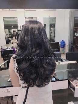 Tóc xoăn sóng lơi, kiểu khiến mọi cô nàng phải ngất ngây bởi kiểu tóc nhẹ nhàng này