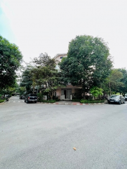 Cần bán lô góc đỉnh cao phố Nguyễn Văn Huyên-Q.Cầu Giấy.Vị trí có một không hai.Mặt Phố