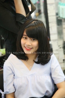 Xoăn sóng lơi, kiểu tóc uốn xoăn đẹp và giúp nàng trẻ trung như tuổi đôi mươi Tiệp Nguyễn Hair Salon