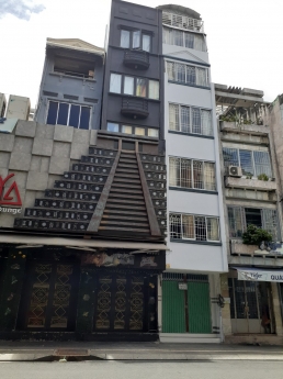 Cho thuê nhà mặt tiền đường Bùi Viện, Q1