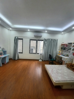 NHÀ ĐẸP NGUYỄN ĐÌNH HOÀN 6 TÂNG x 40 m2 Ở NGAY, Ô TÔ 5M  GIÁ 5.3 TỶ.
