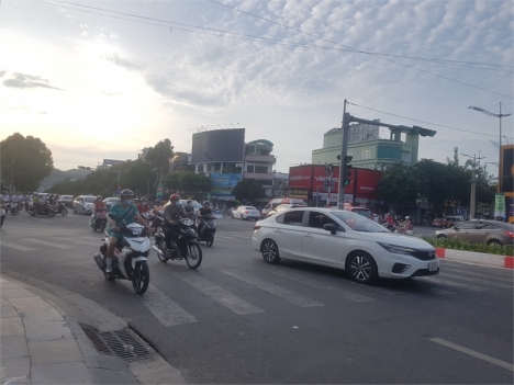 Cho thuê mặt bằng rộng 300m2 gần ngã 5 Trương Công Định Tp Vũng Tàu