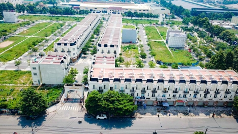 Nhà phố 1 trệt 2 lầu Dĩ An - thanh toán 40% đến khi nhận nhà - vay 70% - CK đến 11%. LH