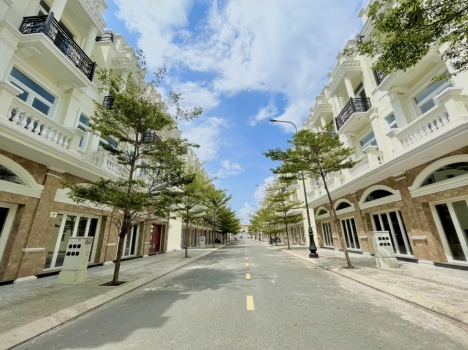 Nhà phố 1 trệt 2 lầu Dĩ An - thanh toán 40% đến khi nhận nhà - vay 70% - CK đến 11%. LH