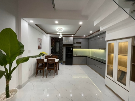Chủ định cư Mỹ, bán gấp nhà Ông Ích Khiêm, nhà mới, 65m2, giá 3,9 tỷ