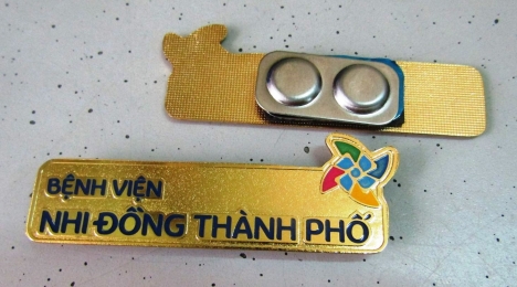 Cơ sở sản xuất huy hiệu - bảng tên đeo áo đồng xi mạ vàng giá rẻ