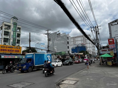 Cần cho thuê building mặt tiền Nguyễn Xí, diện tích: 7*20m, hầm + 7 tầng, giá: 160tr/tháng