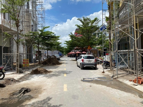 BÁN NHÀ 2 LẦU 1 TRỆT - PHONG CÁCH HIỆN ĐẠI ĐẲNG CẤP - TP.THUẬN AN - BÌNH DƯƠNG