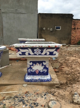 Chậu hoa dán miễng sành - chậu khảm sành sứ - nghệ nhân dán miễng sành sứ ,khảm miễng