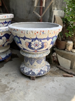 Chậu hoa dán miễng sành - chậu khảm sành sứ - nghệ nhân dán miễng sành sứ ,khảm miễng