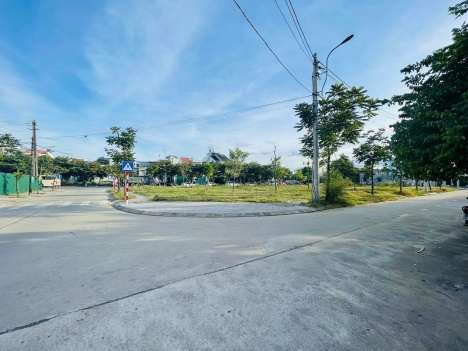 Bán đất mặt tiền 116 Nguyễn Lộ Trạch chỉ 3 tỷ x