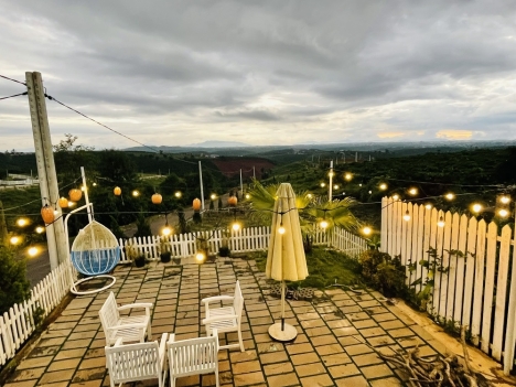 Bán biệt thự vườn mặt tiền đường tỉnh lộ 725 , DT 427m2 full nội thất view săn mây .