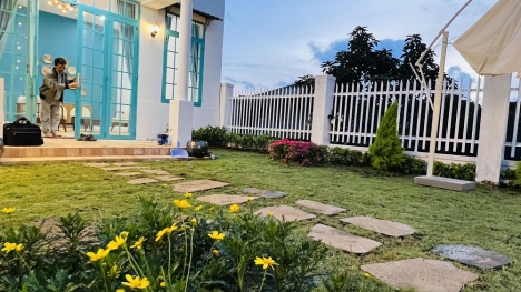 Bán biệt thự vườn mặt tiền đường tỉnh lộ 725 , DT 427m2 full nội thất view săn mây .