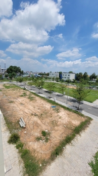 Bán ngay lô đất full thổ cư Phường Tân Đông Hiệp cách DT743 500m. LH đi xem đất