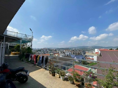 CẦN BÁN GẤP NHÀ TRÊN ĐƯỜNG NGÔ QUYỀN TP ĐÀ LẠT