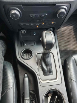 Cần bán xe Ford Everest 2019 máy dầu 1 đời chủ hỗ trợ góp 70% xe