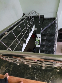 Bán nhà 2  tầng mặt phố Phan Bôi vào ở ngay