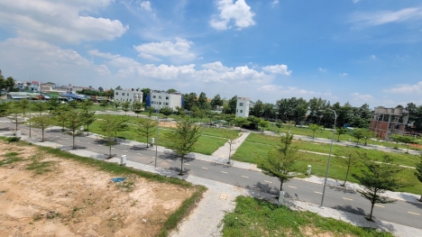Bán lô đất đường Kính Nổi đã có sổ giá 2.456 tỷ. NH cho vay 70%, Ls 7.5%/năm. LH