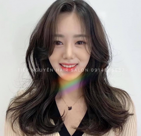 Nhuộm tóc màu nâu tây đẹp tôn da cho nàng mặt tròn thêm trẻ trung Tiệp Nguyễn Hair Salon