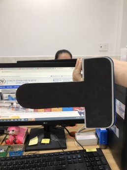 CHẶN SÁCH BẰNG KIM LOẠI