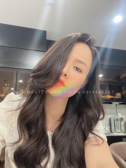 Nhuộm tóc màu nâu tây đẹp tôn da siêu sáng cho nàng tóc xoăn Tiệp Nguyễn Hair Salon