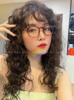 Nhuộm tóc màu nâu tây đẹp siêu cuốn hút, tóc xoăn sóng lơi - Tiệp Nguyễn Hair Salon