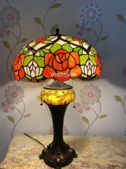 Giao lưu em đèn tiffany hoa hồng hai thân hàng thửa