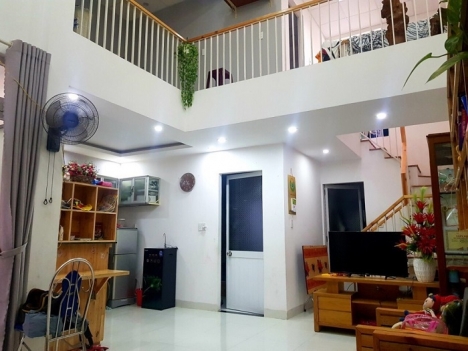 Bán nhà mê đúc lửng Huỳnh Ngọc Huệ còn mới tặng nội thất