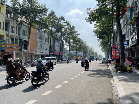 Bán nhà  Lầu mặt tiền kinh doanh KDC D2D đường D4 (P. Thống Nhất)- BIÊN HÒA