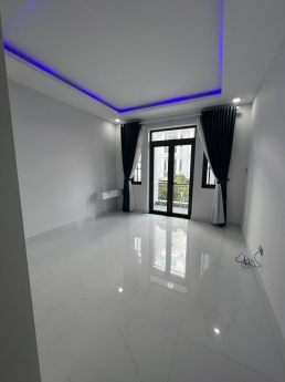 Nhà đẹp mới xây rẻ nhất Dĩ An. Khu vực Trung tâm thuận tiện di chuyển, 96m2 có sân vườn, yên tĩnh,
