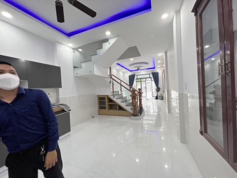Nhà đẹp mới xây rẻ nhất Dĩ An. Khu vực Trung tâm thuận tiện di chuyển, 96m2 có sân vườn, yên tĩnh,