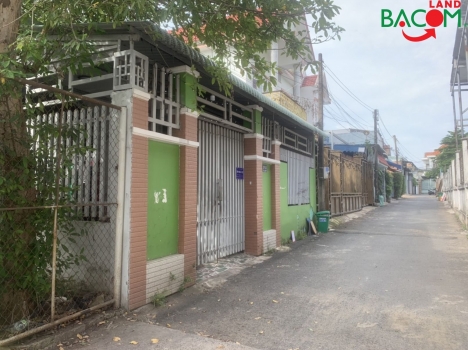 Bán nhà  DT 176m2 đường ô tô P. Bình Đa giá chỉ 7ty5