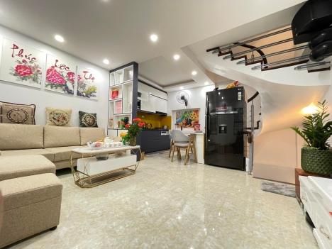 Bán nhà Hoàng Hoa Thám, nhà đẹp mê người, 5 tầng, 2.9 tỷ