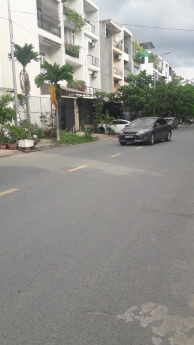 Bán đất đường Bùi Tá Hán đường 20m  dt80m2,khu kinh doanh sầm uất  vị tri cực đẹp