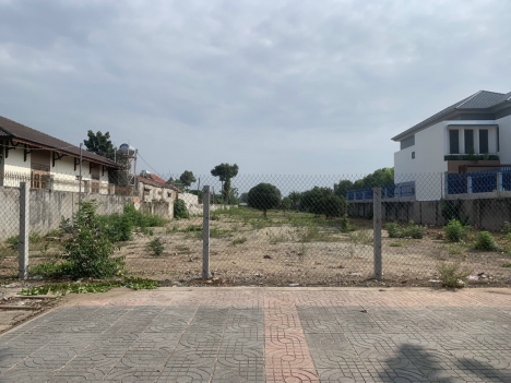 bán lô đất mặt tiền đường võ thị sáu . bà rịa