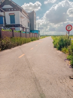 Chính chủ Bán 6 ô đất nằm trên đường trục chính xã ,dân cư đông đúc ,xung quanh đầy đủ tiện ích .