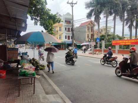 Chính chủ Bán 6 ô đất nằm trên đường trục chính xã ,dân cư đông đúc ,xung quanh đầy đủ tiện ích .