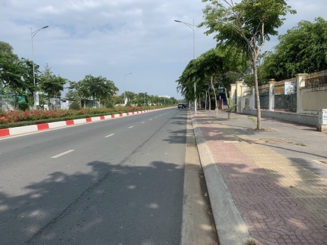 bán lô đất mặt tiền đường võ thị sáu . bà rịa