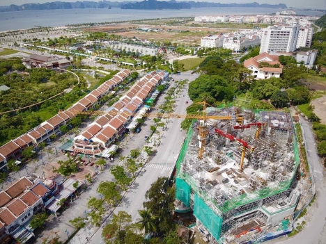 Căn hộ trung tâm Bãi Cháy, đối diện Sun World - bàn giao gần full nội thất 5 sao cho KH
