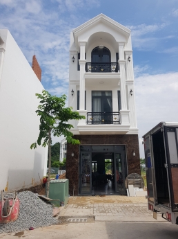 Chủ cần tiền gửi bán mấy nền đất sát cổng Vsip 2