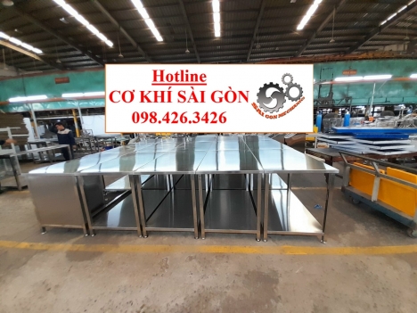 BÀN THAO TÁC BẰNG INOX DÙNG TRONG NHÀ XƯỞNG