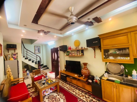 Mình bán nhà Đức Giang 40m Ô TÔ đỗ cửa chỉ 3 tỷ