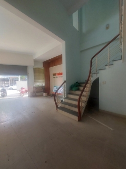 Bán nhà 4 tầng mặt tiền Nguyễn Tri Phương kinh doanh tốt