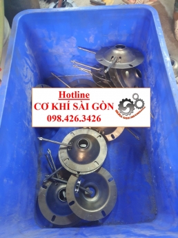 XƯỞNG SẢN XUẤT ĐẾ GẮN TY HƠI CHO GHẾ VĂN PHÒNG SỐ LƯỢNG LỚN