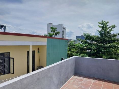 Bán nhà Lê Văn Thứ 3 tầng kiệt oto gần chợ biển Mân Thái