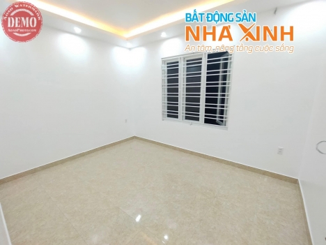 CĂN NHÀ Ở ĐẦU CÁT LINH  HẢI AN
LH