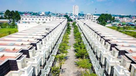 Cho thuê nhà phố Dĩ An 3 lầu 200m2 tiện kinh doanh. LH
