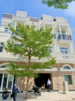 Cho thuê nhà phố Dĩ An 3 lầu 200m2 tiện kinh doanh. LH